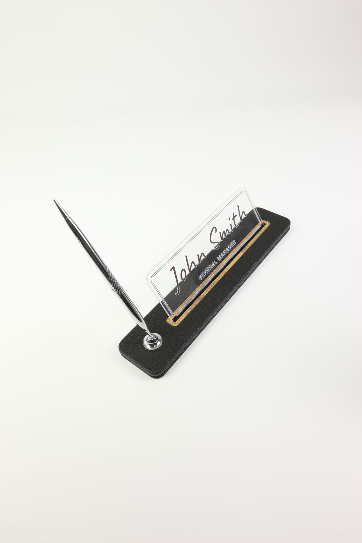 Kalemli Deri Masaüstü İsimliği Siyah Ahşap Detaylı - İsimlik ve İmza Kalemi